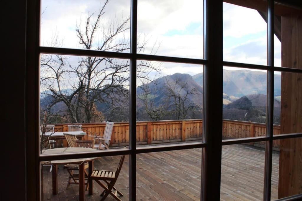 Stunning Hills View Apartman *